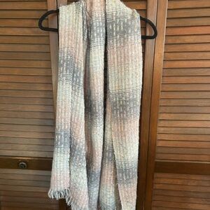 Elegant Gray and Cream Woven Scarf